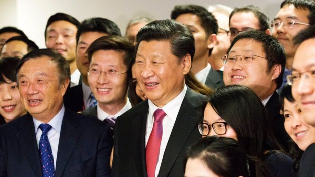 習近平參觀(guān)華為英國公司 肯定華為創(chuàng )新