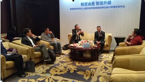 譚文勝發(fā)布會(huì )后怒摔手機