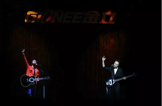 金立M5 Plus震撼發(fā)布 樹(shù)立超級(jí)續(xù)航新標(biāo)桿