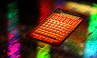 我國(guó)研發(fā)光量子集成芯片 可使智能手機(jī)更強(qiáng)大