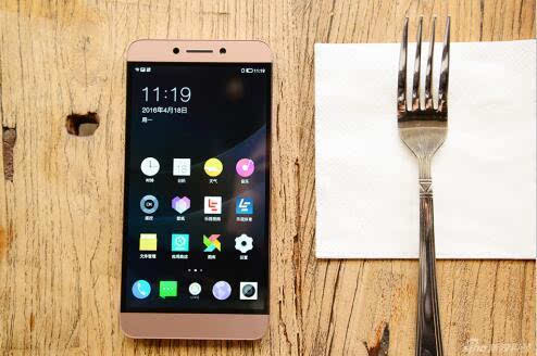 樂(lè )視年度發(fā)布會(huì ):手機電視汽車(chē)VR四類(lèi)新品發(fā)布