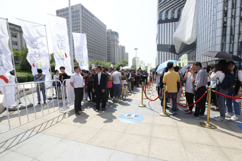 樂視二代手機(jī)千城萬店現(xiàn)貨首銷 樂迷風(fēng)雨無阻掀搶購(gòu)熱潮