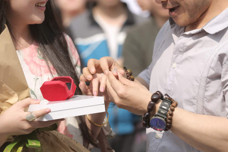 樂視二代手機(jī)千城萬店現(xiàn)貨首銷 樂迷風(fēng)雨無阻掀搶購(gòu)熱潮