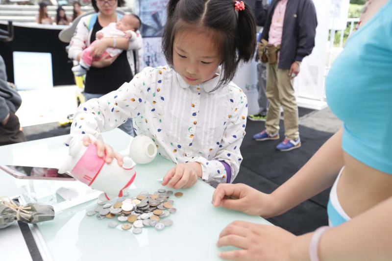 樂視二代手機(jī)千城萬店現(xiàn)貨首銷 樂迷風(fēng)雨無阻掀搶購(gòu)熱潮