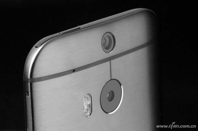 手機(jī)廠商為何青睞“群毆戰(zhàn)術(shù)”？