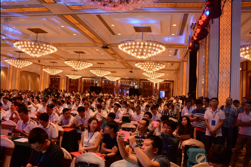 “大米創(chuàng )新·萬(wàn)店創(chuàng )業(yè)”大米手機新品發(fā)布會(huì )