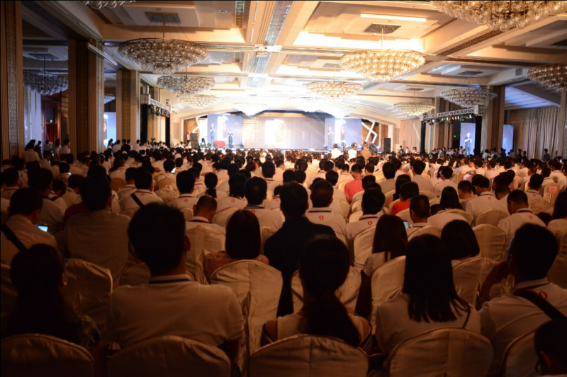 “大米創(chuàng )新·萬(wàn)店創(chuàng )業(yè)”大米手機新品發(fā)布會(huì )