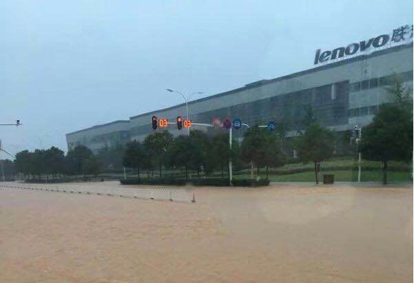 聯(lián)想武漢工廠因暴雨被大水包圍 ZUK Z2線上供應(yīng)短缺