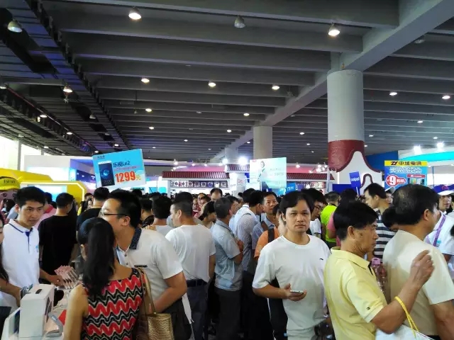 “天翼展”召開(kāi) 中國(guó)電信豪甩億部手機(jī)銷(xiāo)量目標(biāo)