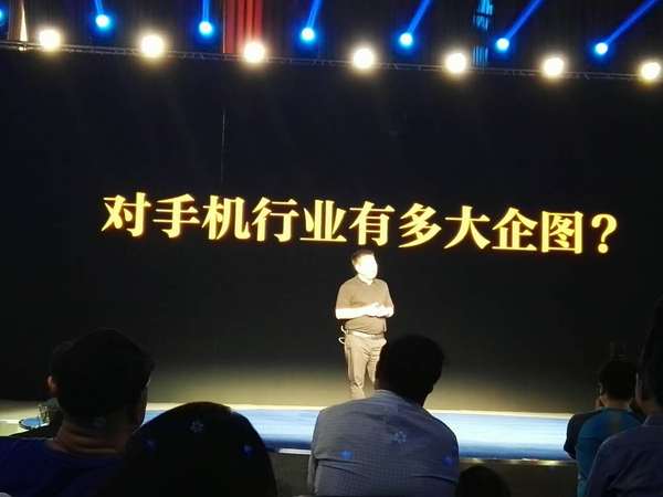 8848鈦金手機(jī)M3售價(jià)15999元 杜國(guó)楹稱目標(biāo)10萬(wàn)部