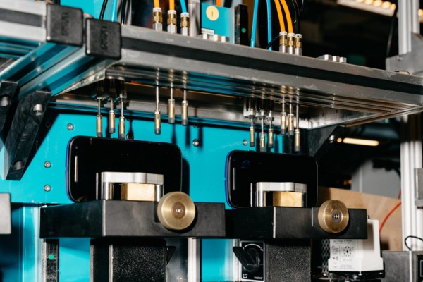 Moto Z幕后故事:聯(lián)想很瘋狂 用搭積木的方式造手機