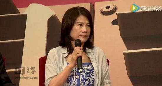 董明珠為證明格力手機質(zhì)量怒摔手機！撂狠話：你敢摔嗎？