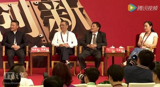 董明珠為證明格力手機質(zhì)量怒摔手機！撂狠話：你敢摔嗎？