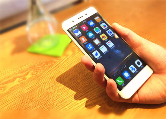 小米華為要上曲面屏？國(guó)產(chǎn)手機(jī)這是何苦