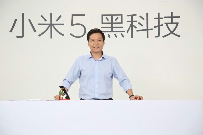 雷軍直播大秀黑科技