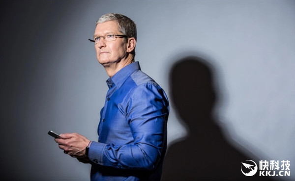 庫克拋蘋果股票：獲利2.4億元