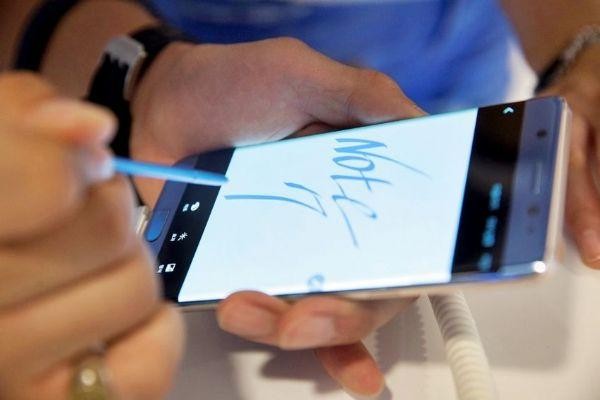 蘋果OLED面板訂單競(jìng)賽趨烈 三星材料供應(yīng)商全面?zhèn)鋺?zhàn)