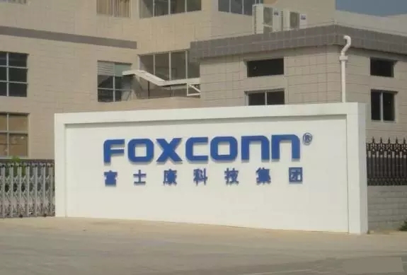 臺(tái)灣前首富郭臺(tái)銘加入新加坡籍，科技大佬們?yōu)楹尾辉倭魬倥_(tái)灣？