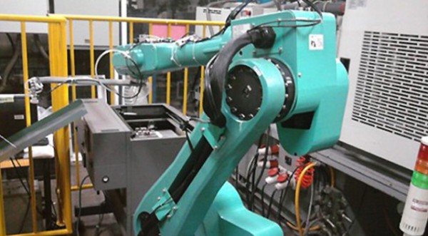 提高iPhone 7產(chǎn)量：富士康使用大量機器人