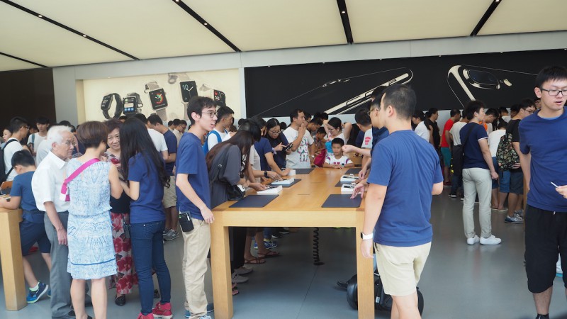 iPhone 7廣州遭瘋搶、黃牛生意火爆,分析師頻遭打臉