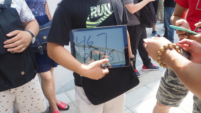 iPhone 7廣州遭瘋搶、黃牛生意火爆,分析師頻遭打臉