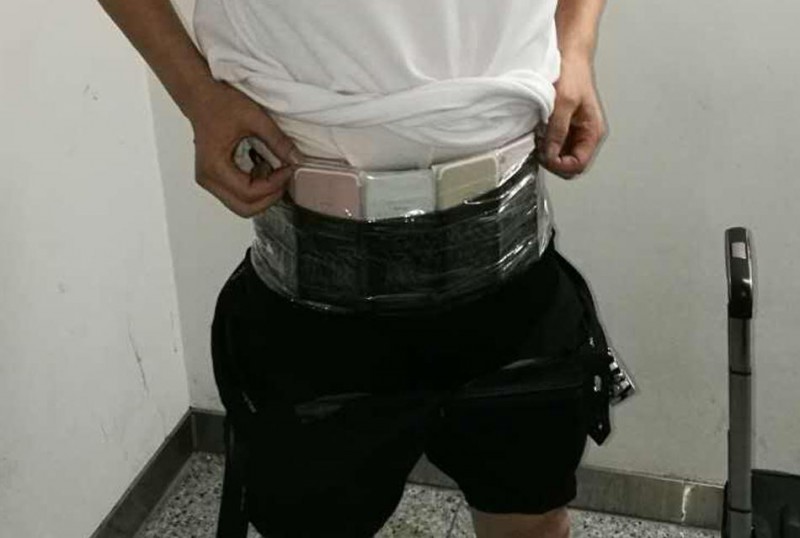 iPhone7首發(fā)日當(dāng)天深圳查獲400余臺 案值超過300萬元