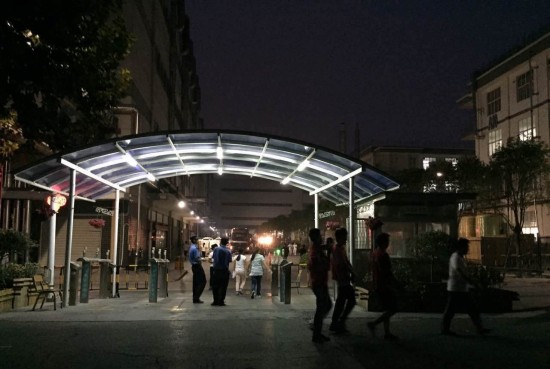 揭秘生產(chǎn)iPhone7背后的秘密:為多加班把女孩介紹給上司