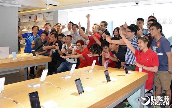 重回巔峰!小米手機(jī)銷(xiāo)售策略調(diào)整:開(kāi)1000家零售店