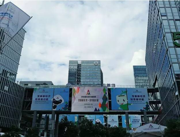 今天有一群大人物到深圳：庫克、比爾·蓋茨…(名單)