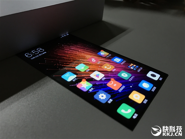 小米柔性屏概念機(jī)真機(jī)曝光！太驚艷了