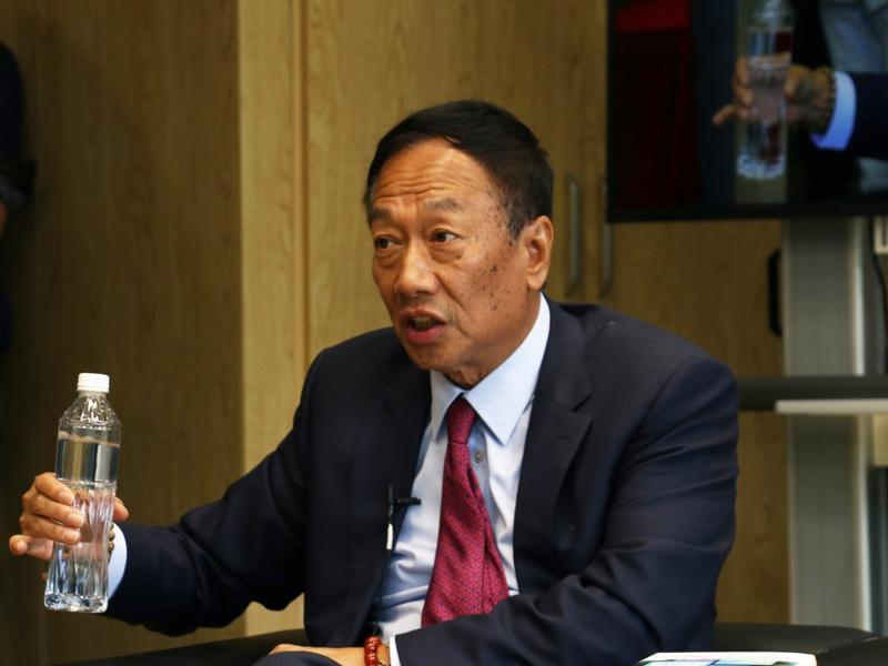 對話(huà)郭臺銘：66歲的“推銷(xiāo)員”，能否拯救夏普，又能否拯救富士康？