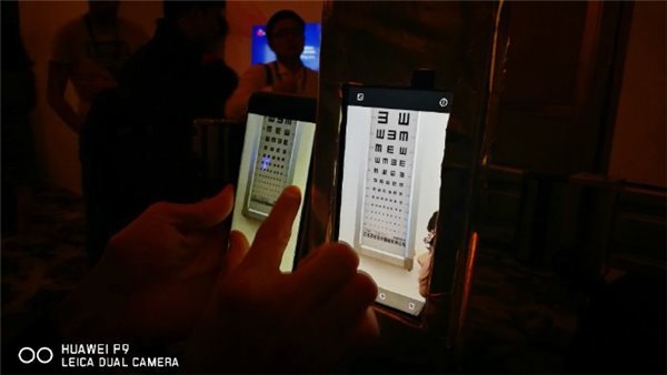 華為Mate 9現(xiàn)身麒麟960發(fā)布現(xiàn)場(chǎng):6英寸+雙攝像頭