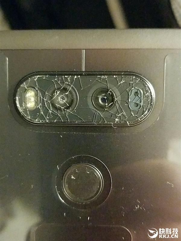 攝像頭玻璃自爆！LG新旗艦機V20遭質(zhì)量BUG：老外吐槽