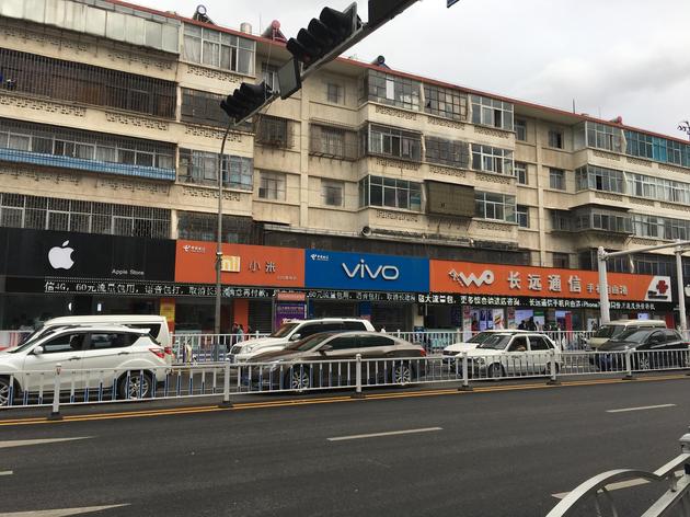 OPPO、vivo為何擊敗華為小米？去三線“手機一條街”看看！