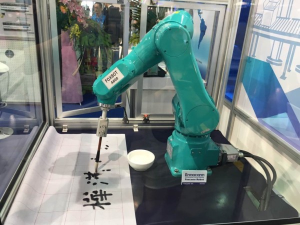 iPhone工廠真要遷美？機(jī)器人組裝或是首選