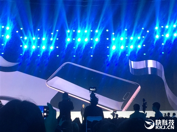 史上最驚艷！榮耀Magic正式亮相：八曲面、正反雙攝