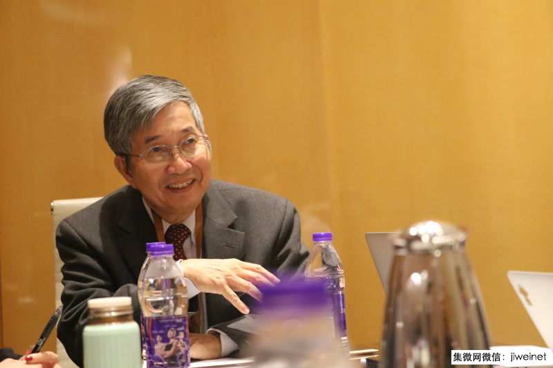 2017年產(chǎn)業(yè)鏈備戰(zhàn)OLED