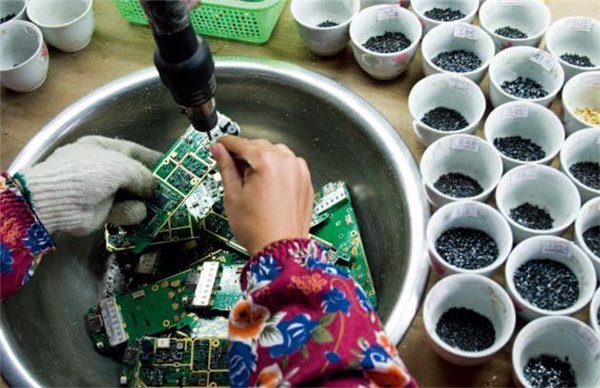 全球每年約產(chǎn)生4億部廢棄手機(jī)，多數(shù)用戶拒絕回收