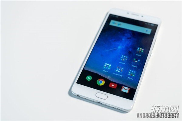 國產(chǎn)手機(jī)性價(jià)比超高，老外：中國制造優(yōu)勢“吊打”全球