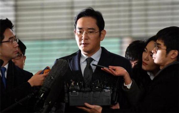 李在镕被調(diào)查15小時(shí)，特檢組考慮批捕更多三星高管