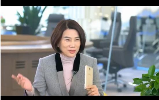 董明珠親談為何做格力手機(jī)，否認(rèn)跨界經(jīng)營