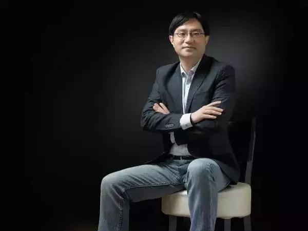 遭郭臺(tái)銘驅(qū)逐，搞定雷軍，和周杰倫組CP，他再定義耳機(jī)