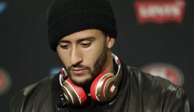 遭郭臺(tái)銘驅(qū)逐，搞定雷軍，和周杰倫組CP，他再定義耳機(jī)