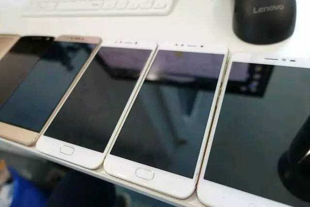 魅藍(lán)新機(jī)諜照首次曝光