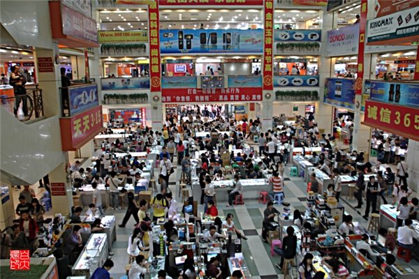 華強北商戶轉(zhuǎn)型:二手手機出口生意越來越興盛