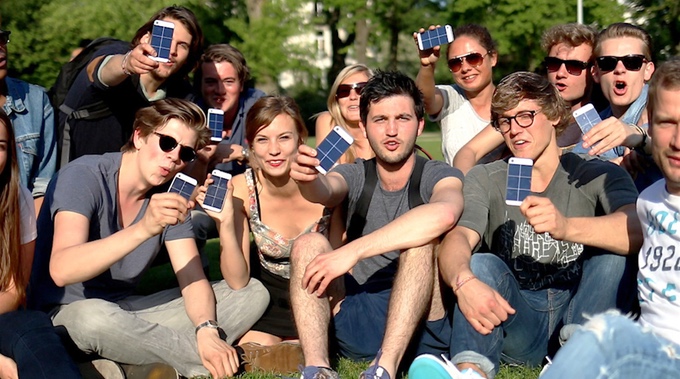 太陽能手機(jī)電池問世還是中國造，你會換嗎？