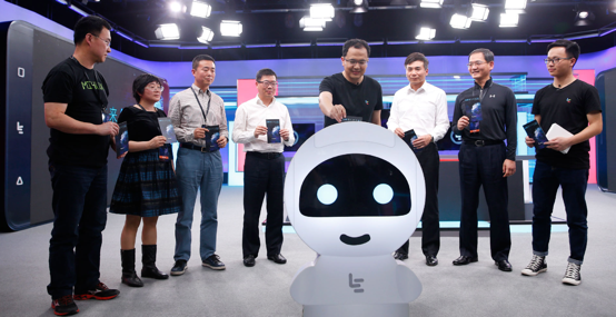 全球首創(chuàng)“自學(xué)習(xí)”AI生態(tài)系統(tǒng) 樂(lè)Pro3雙攝AI版震撼發(fā)布