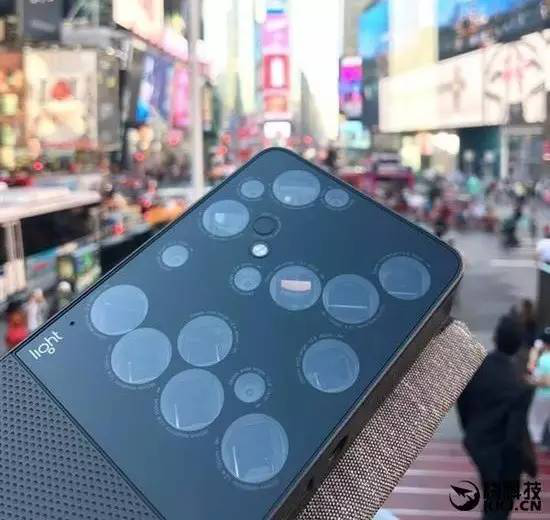 全球首款16鏡頭相機真機圖首曝