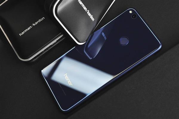 面對三星和蘋果的夾擊 國產(chǎn)手機如何逆襲？