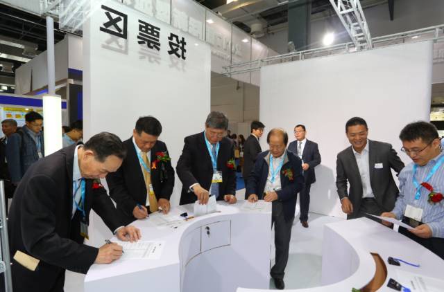 2017上海國(guó)際全觸與顯示展今日盛大開幕